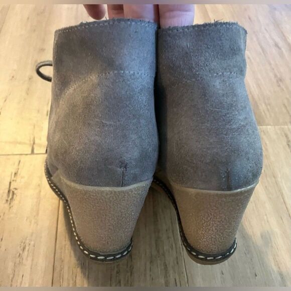 J. Crew suede tan lace up wedge heel women’s boots! Size 8 (9.5” long) - Picture 5 of 7